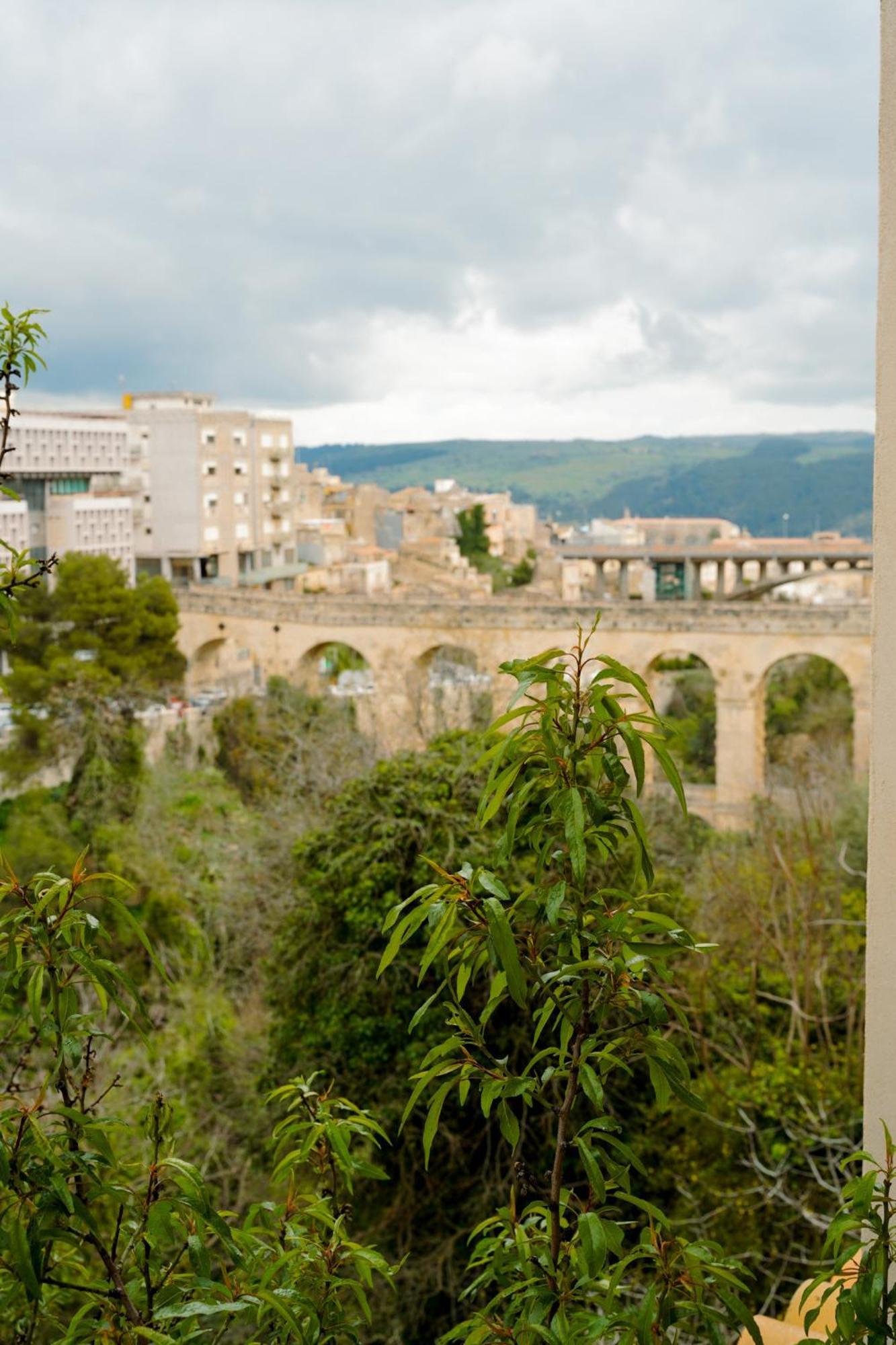 Finestra Sui Ponti Bed and Breakfast Ragusa Buitenkant foto